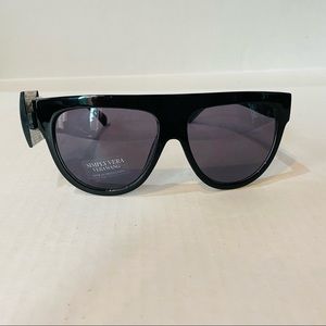 Simply Vera Wang Women Black Plastic UV protection Sunglasses With Logo new